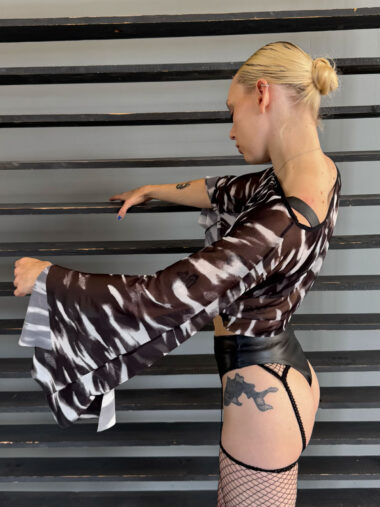 NOIR CROP Cropped Top